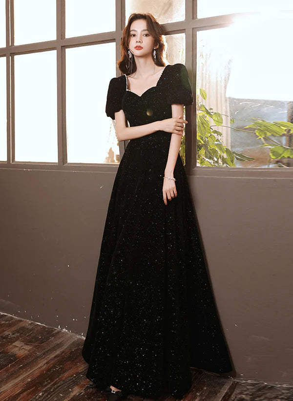 Vestido de fiesta largo de terciopelo negro con mangas cortas y corte A